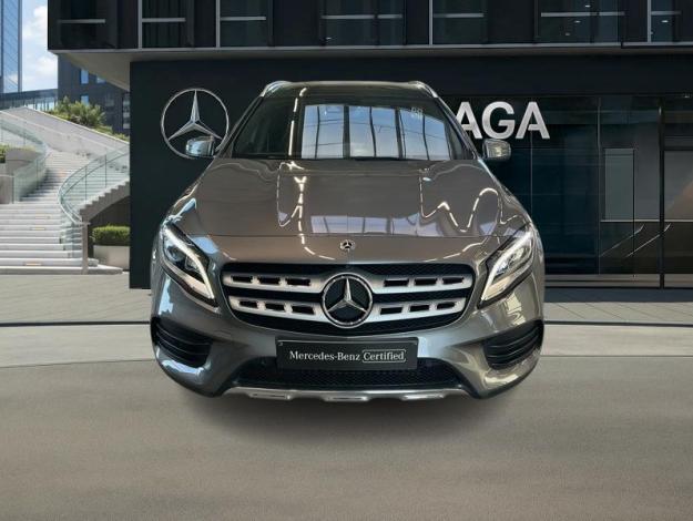MERCEDES-BENZ GLA 180 AMG Line Toit Pano  