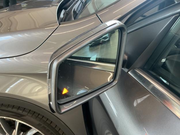 MERCEDES-BENZ GLA 180 AMG Line Toit Pano  