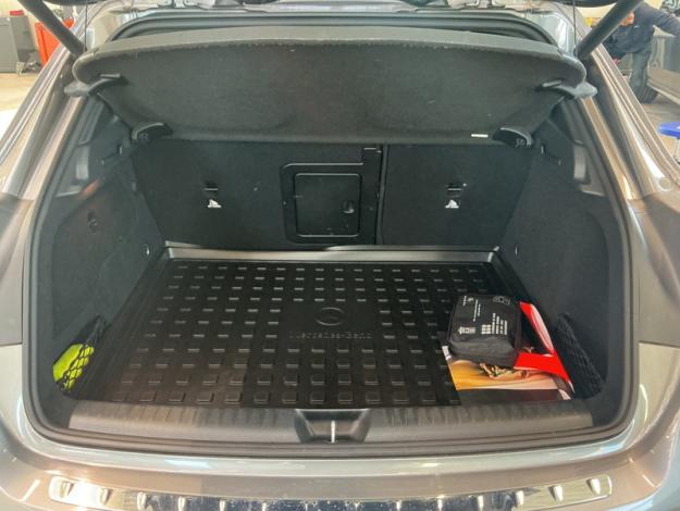 MERCEDES-BENZ GLA 180 AMG Line Toit Pano  