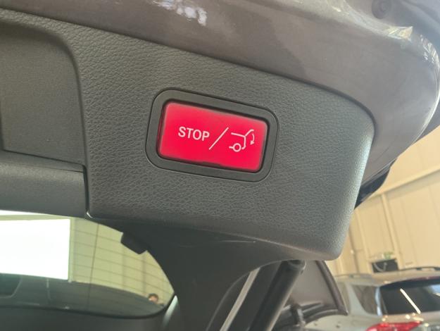 MERCEDES-BENZ GLA 180 AMG Line Toit Pano  