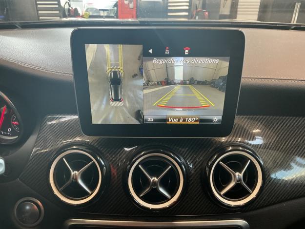 MERCEDES-BENZ GLA 180 AMG Line Toit Pano  