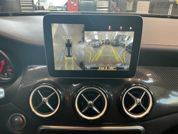 MERCEDES-BENZ GLA 180 AMG Line Toit Pano  