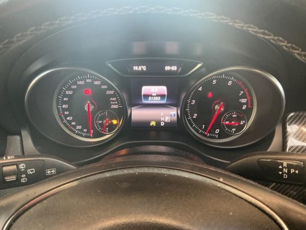 MERCEDES-BENZ GLA 180 AMG Line Toit Pano  