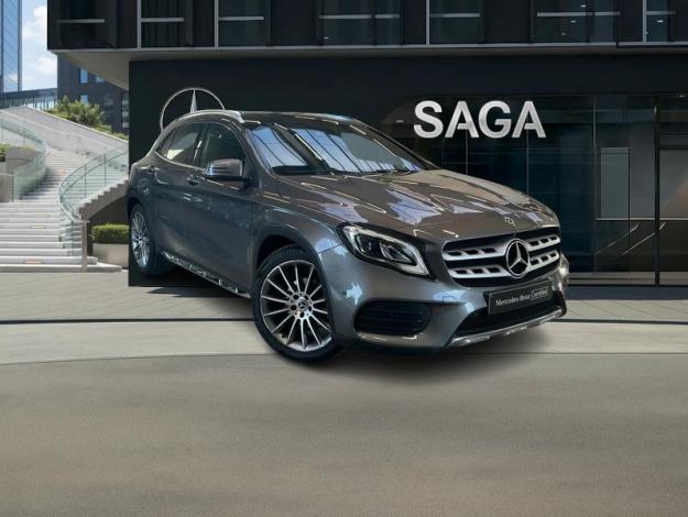 MERCEDES-BENZ GLA 180 AMG Line Toit Pano  