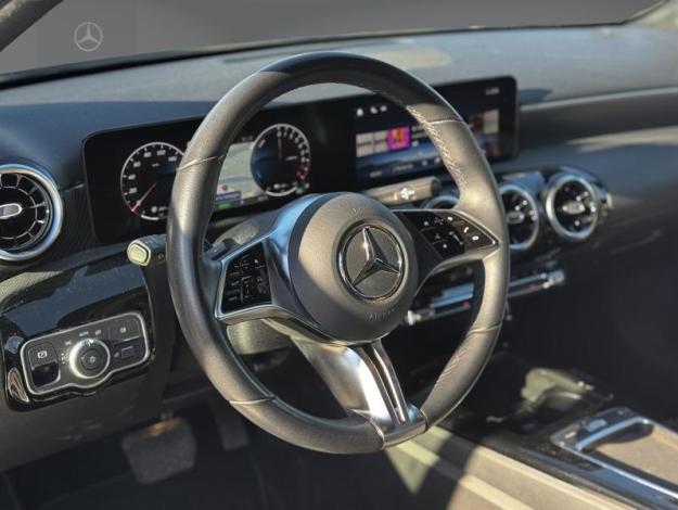 MERCEDES-BENZ A 250 e Luxury Line  