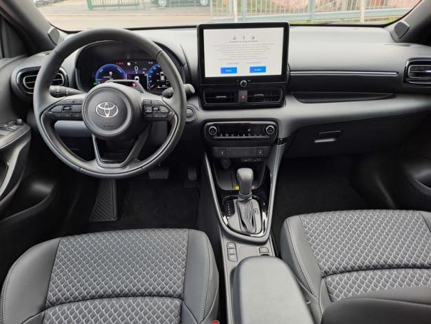 TOYOTA Yaris Hybrid Collection  