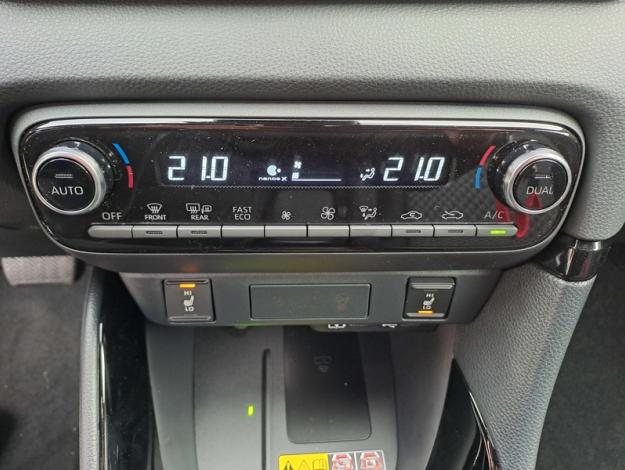 TOYOTA Yaris Hybrid Collection  