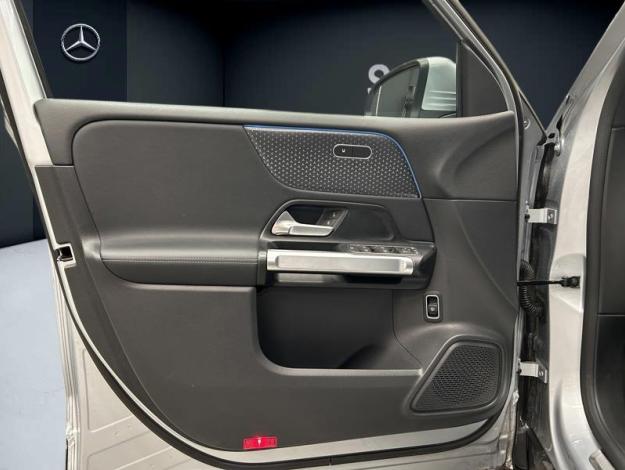 MERCEDES-BENZ EQB 250 + Luxury Line Facelift 7 PLACES  