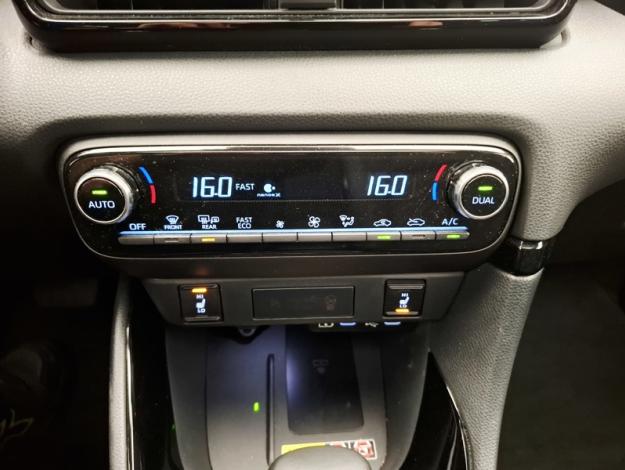TOYOTA Yaris 130h Première  