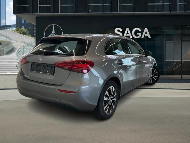 MERCEDES-BENZ A 180 d Essential Line  