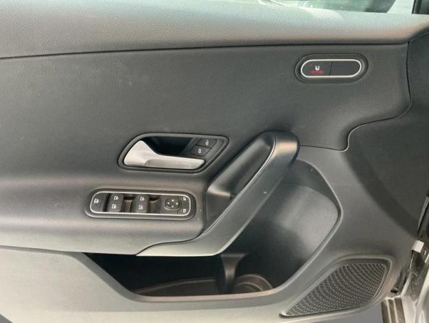 MERCEDES-BENZ A 180 d Essential Line  