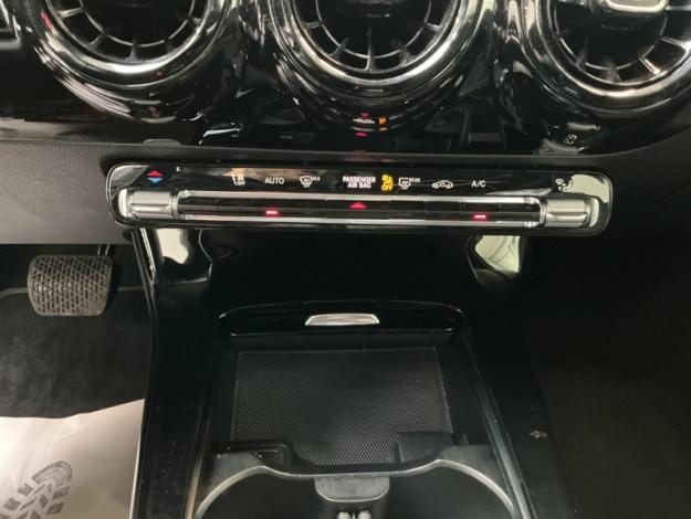 MERCEDES-BENZ A 180 d Essential Line  