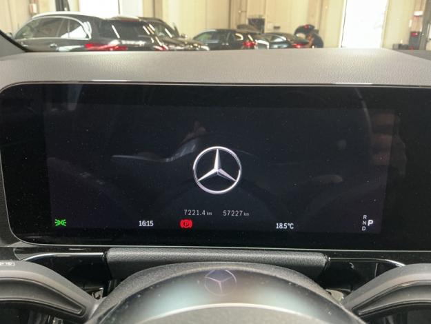 MERCEDES-BENZ EQA EQA 300 4MATIC