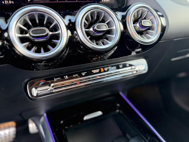 MERCEDES-BENZ GLA 250 e AMG Line  
