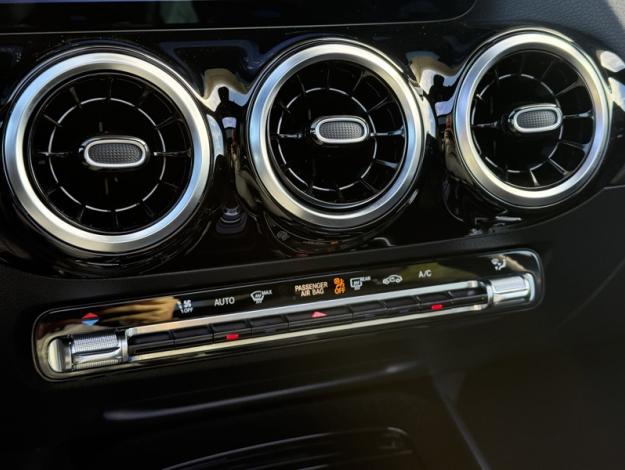 MERCEDES-BENZ GLA 180 d Progressive Line  GLA 180 d Progressive Line