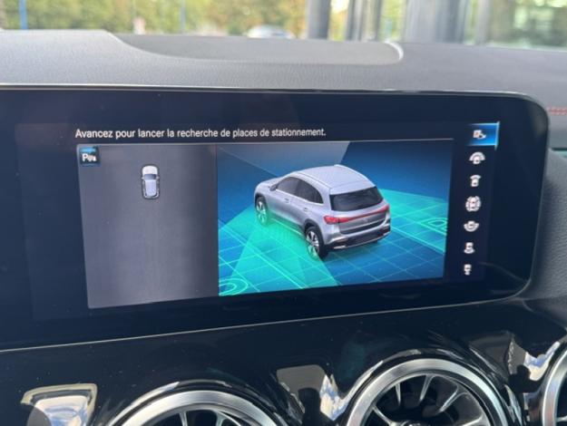 MERCEDES-BENZ EQA 250+ AMG Line  