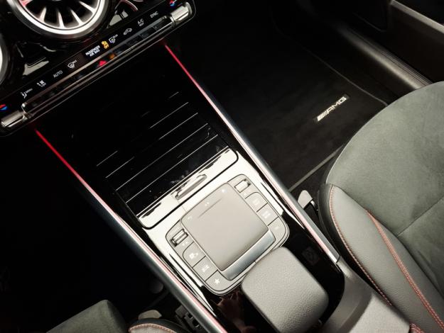 MERCEDES-BENZ GLA 200 d AMG Line  