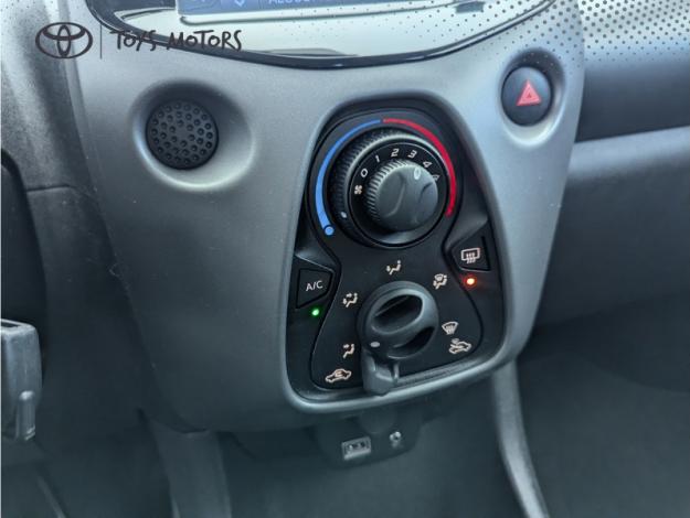 TOYOTA Aygo 1.0 VVT-i x-play  