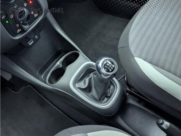 TOYOTA Aygo 1.0 VVT-i x-play  