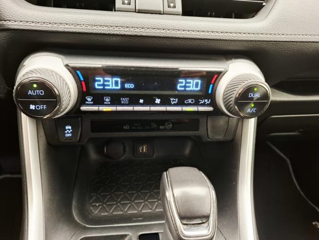 TOYOTA RAV4 2WD 218ch Dynamic  