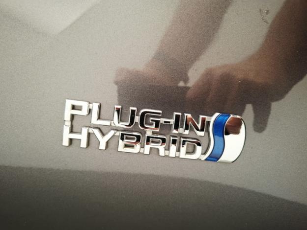 TOYOTA Prius 1.8 VVT-I HYBRID PHV SOLAR  