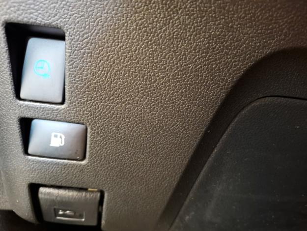 TOYOTA Prius 1.8 VVT-I HYBRID PHV SOLAR  