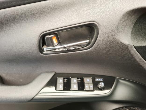 TOYOTA Prius 1.8 VVT-I HYBRID PHV SOLAR  