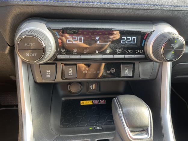 TOYOTA RAV4 218h COLLECTION  