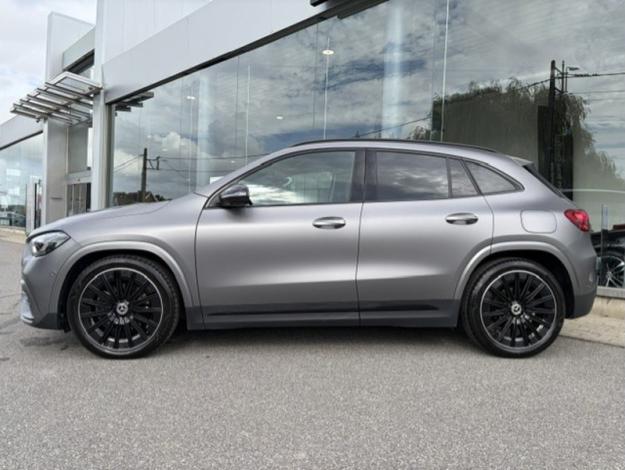 MERCEDES-BENZ GLA 180 d AMG PAck Night Pano Attelage  