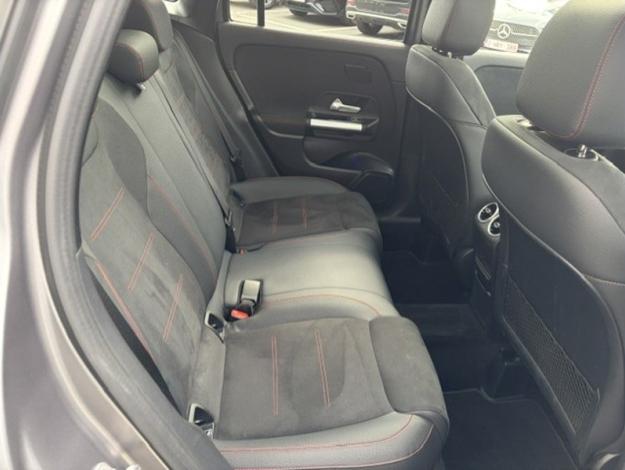 MERCEDES-BENZ GLA 180 d AMG PAck Night Pano Attelage  