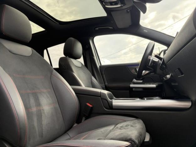 MERCEDES-BENZ GLA 180 d AMG PAck Night Pano Attelage  
