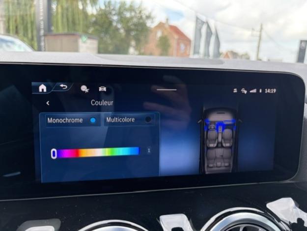 MERCEDES-BENZ GLA 180 d AMG PAck Night Pano Attelage  