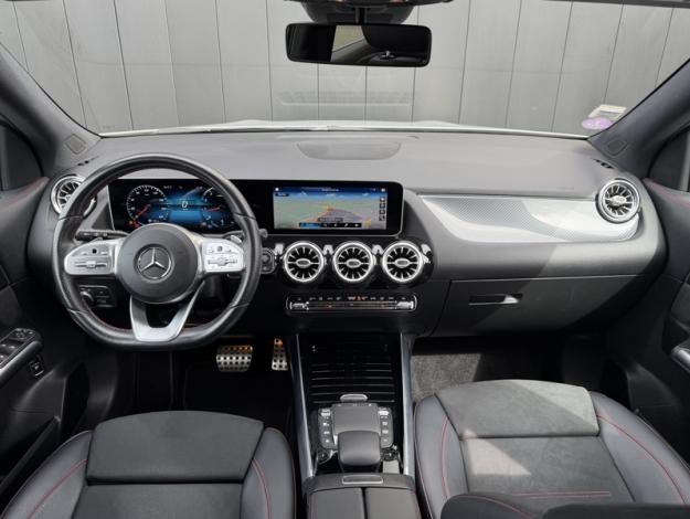 MERCEDES-BENZ GLA 200 AMG Line  