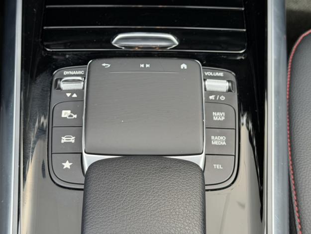 MERCEDES-BENZ GLA 200 AMG Line  