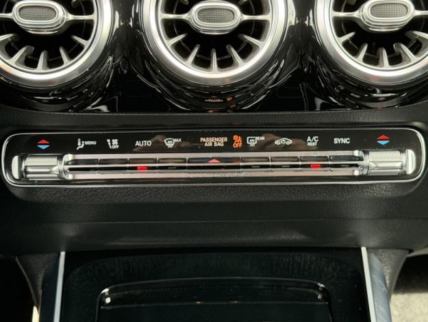 MERCEDES-BENZ GLA 200 AMG Line  