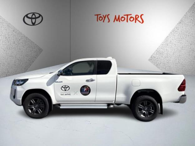 TOYOTA Hilux Xtra Cab 4WD 2,4L D-4D BVA Légende 2 pl  
