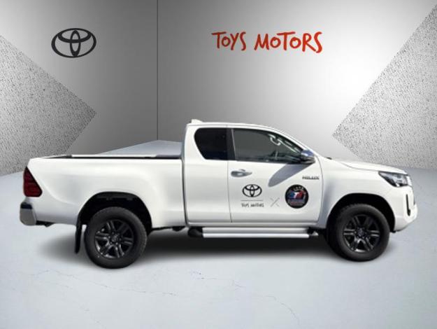 TOYOTA Hilux Xtra Cab 4WD 2,4L D-4D BVA Légende 2 pl  