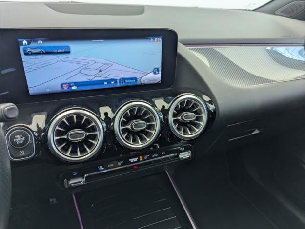 MERCEDES-BENZ GLA 200 d AMG Line  