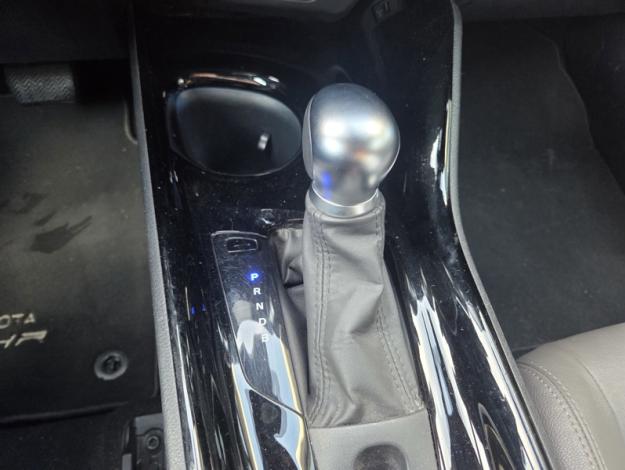 TOYOTA C-HR 122h Distinctive Pack Techno  