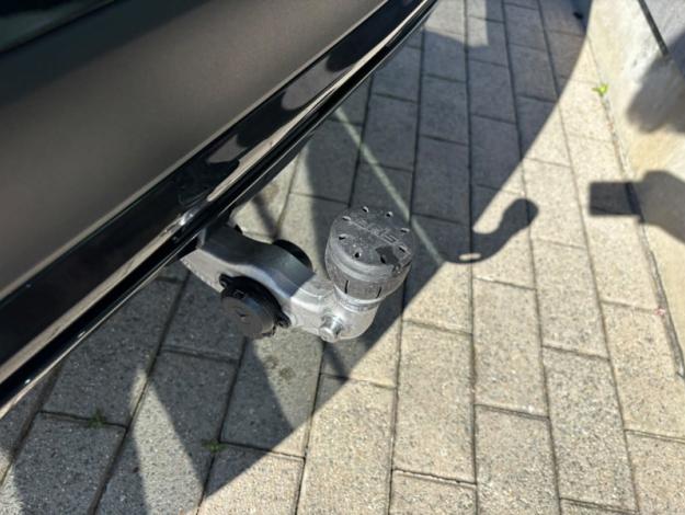 MERCEDES-BENZ GLC 300 d 4M AMG Pack Night Pano Attelage Burmester  