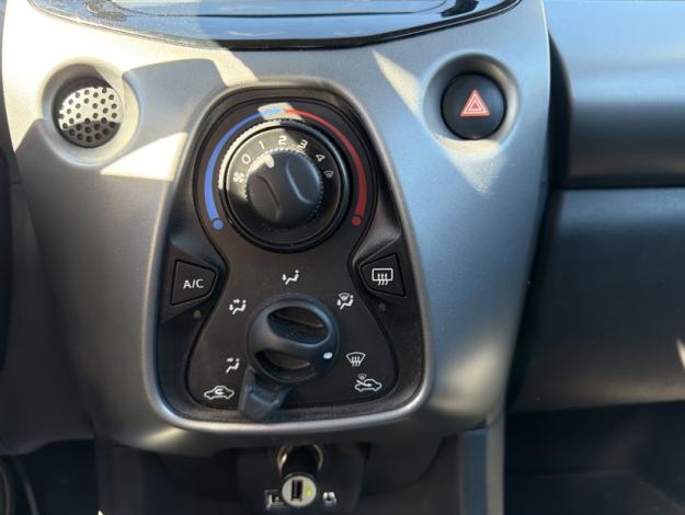 TOYOTA Aygo 1.0 VVT-I X-PLAY 3P  