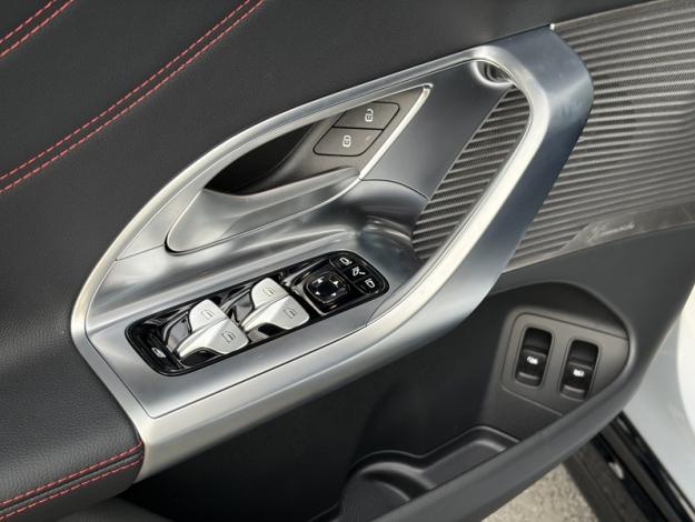 MERCEDES-BENZ Classe C Berline Classe C 400 4M électrique AMG Line  Classe C 400 4M électrique EQ AMG Line