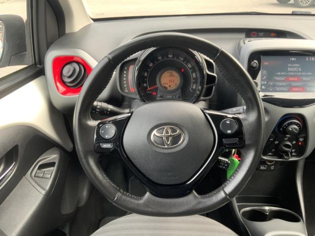TOYOTA Aygo 1.0 VVT-i x-play  