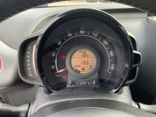 TOYOTA Aygo 1.0 VVT-i x-play  