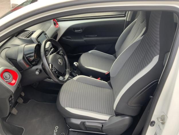 TOYOTA Aygo 1.0 VVT-i x-play  