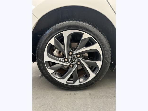 TOYOTA Auris 1.8 HYBRID 136 DESIGN  