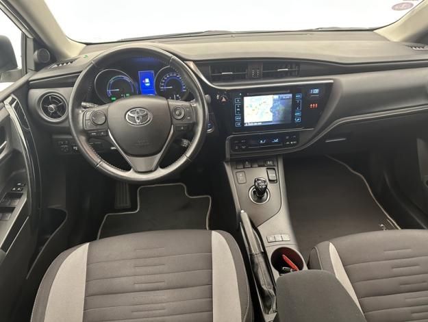 TOYOTA Auris 1.8 HYBRID 136 DESIGN  