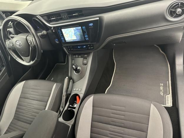 TOYOTA Auris 1.8 HYBRID 136 DESIGN  