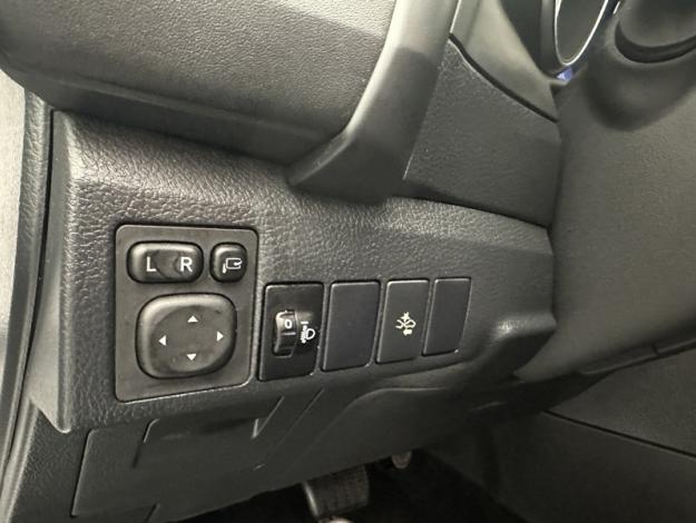 TOYOTA Auris 1.8 HYBRID 136 DESIGN  