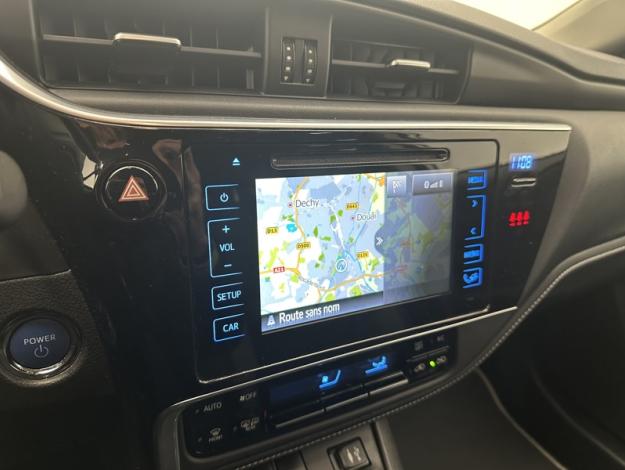 TOYOTA Auris 1.8 HYBRID 136 DESIGN  